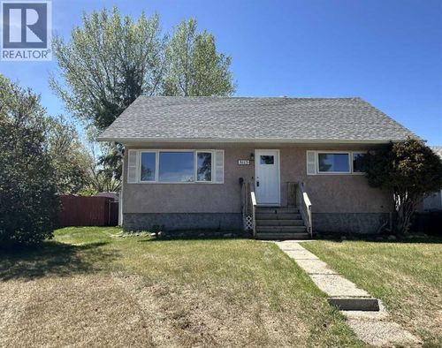 5115 61 Avenue, Ponoka, AB, T4J1E8 | Card Image