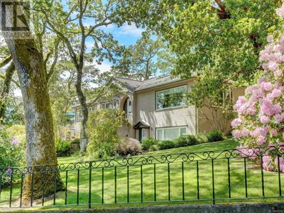 3420 Bonair Pl, House other with 5 bedrooms, 3 bathrooms and 6 parking in Victoria BC | Image 2