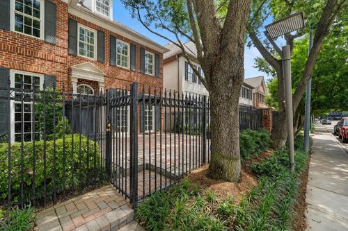 5136 Chevy Chase Dr, Houston, TX, 77056-4323 | Card Image
