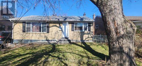 3355 Capricorn Crescent, Mississauga (Malton), ON, L4T1S3 | Card Image