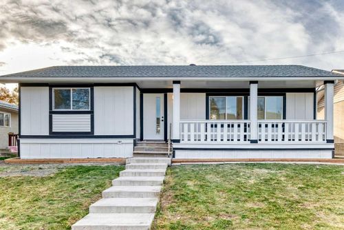 911 Penmeadows Rd Se, Calgary, AB, T2A3R1 | Card Image
