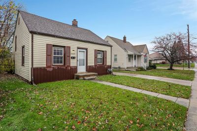 22167 Rausch Avenue, Home with 3 bedrooms, 1 bathrooms and null parking in Eastpointe MI | Image 3