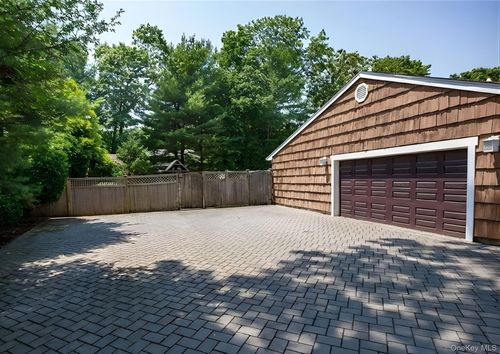 22 Redwood Dr, Great River, NY, 11739-3008 | Card Image