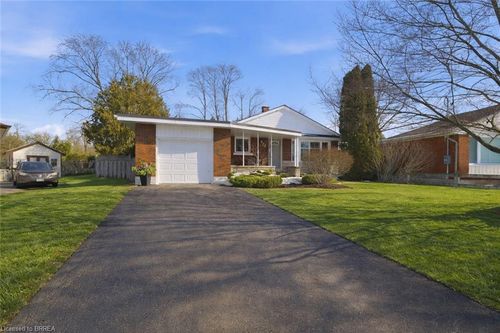 71 Pinecrest Dr, Kitchener, ON, N2A2G7 | Card Image