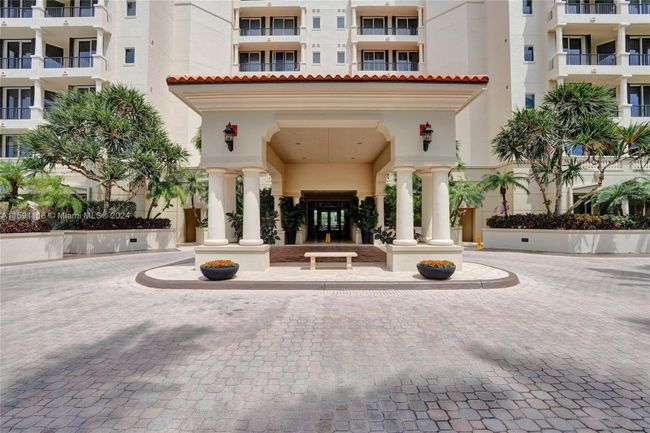 401 - 13627 Deering Bay Dr, Condo with 3 bedrooms, 3 bathrooms and null parking in Coral Gables FL | Image 2