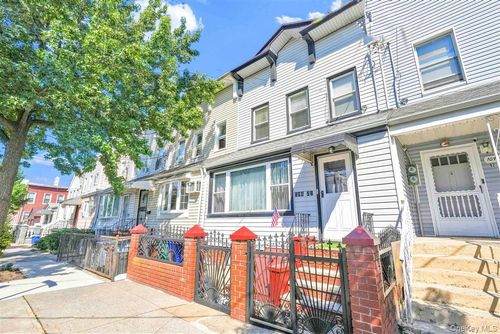 104 92nd Ave, Richmond Hill, NY, 11418-2923 | Card Image