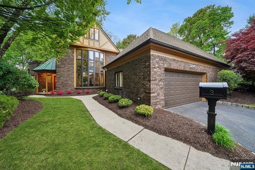 3 Kips Rdg, Verona, NJ, 07044-2929 | Card Image