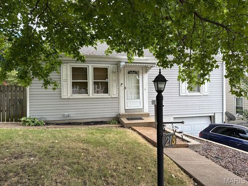 218 N Marguerite Ave, Ferguson, MO, 63135-1851 | Card Image