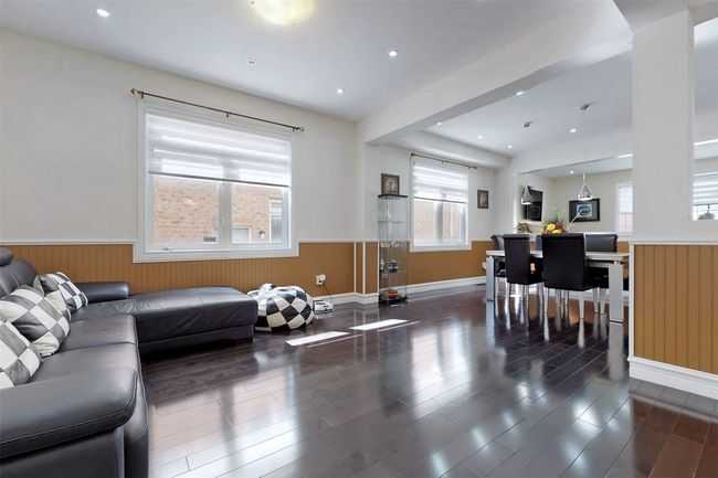 10 Gosling St, House other with 4 bedrooms, 5 bathrooms and 7 parking in Brampton ON | Image 4