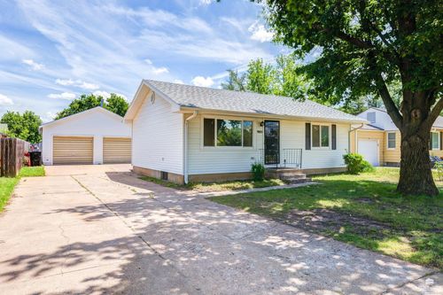 905 Windsor Dr, Salina, KS, 67401-4626 | Card Image