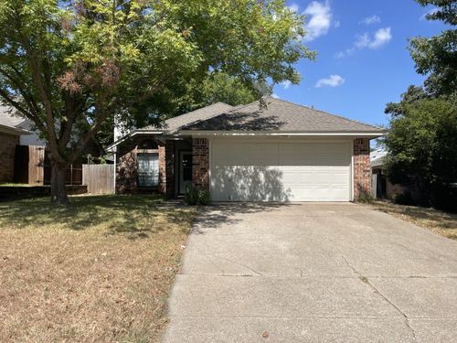 5737 Sterling Green Trail, Arlington, TX, 76017 | Card Image