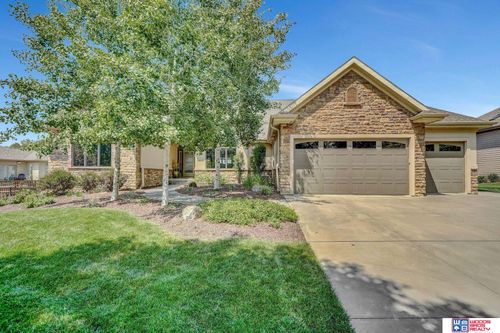8610 Oakmont Dr, Lincoln, NE, 68526-9613 | Card Image