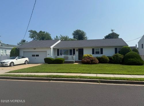2222 Riviera Pkwy, Point Pleasant Boro, NJ, 08742-4955 | Card Image