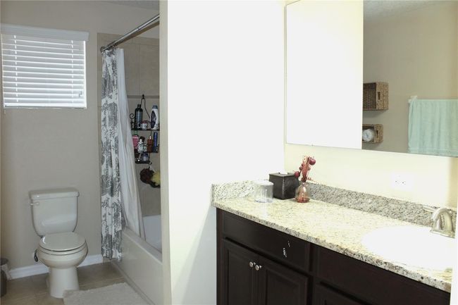 Hallway bathroom | Image 49