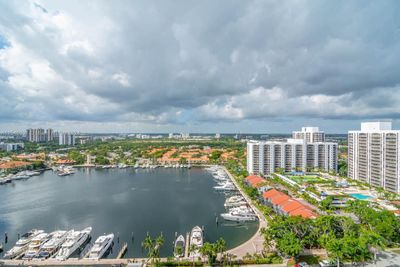 2104 - 21055 Yacht Club Dr, Condo with 2 bedrooms, 2 bathrooms and null parking in Aventura FL | Image 1