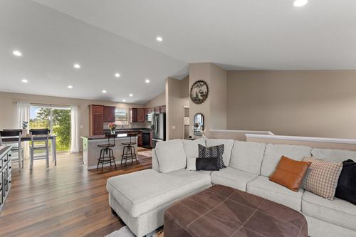 809 Cologne Ln, Waverly, MN, 55390-5429 | Card Image