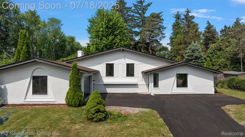 7811 Caberfae Trl, Clarkston, MI, 48348-3706 | Card Image