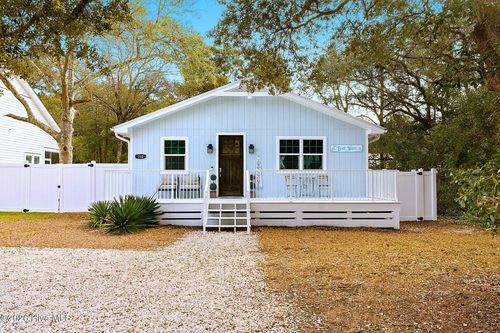110 Sw 5th St, Oak Island, NC, 28465-6911 | Card Image
