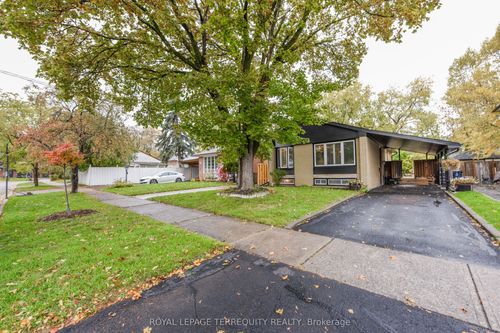 20 Hallow Cres, Etobicoke, ON, M9W2V9 | Card Image