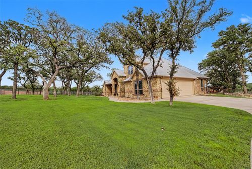 137 Silver Saddle Cir, Weatherford, TX, 76087-6628 | Card Image