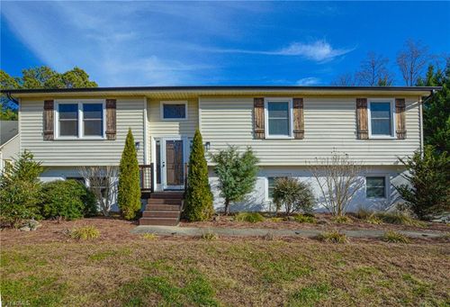 532 Henderson Dr, Clemmons, NC, 27012-7140 | Card Image