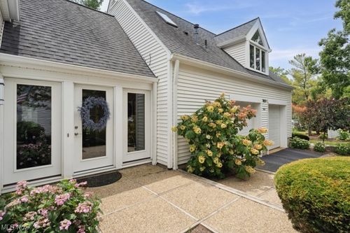 985 Goldenrod Trl, Aurora, OH, 44202-7876 | Card Image