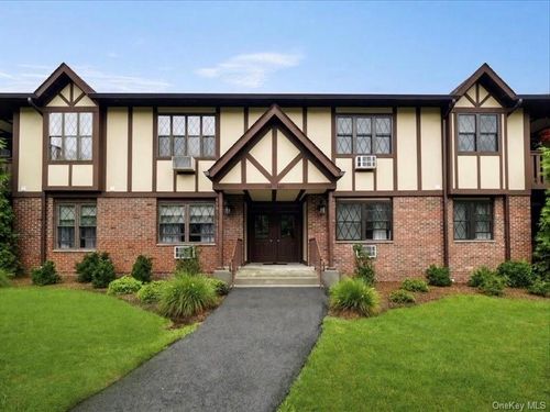 494 Sierra Vista Ln, Valley Cottage, NY, 10989-2732 | Card Image