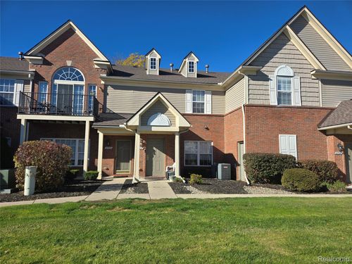 27337 Hidden Oaks Dr, Trenton, MI, 48183-3060 | Card Image