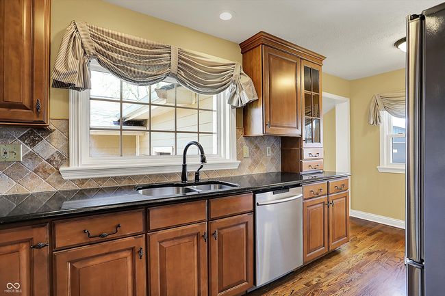 KITCHEN | Image 16