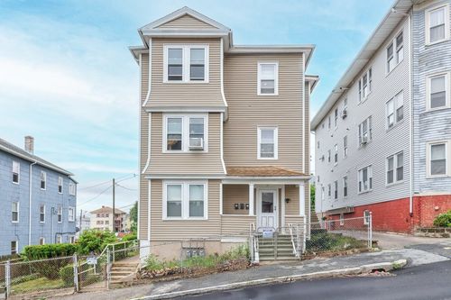 11 Shamrock St, Worcester, MA, 01605-3276 | Card Image