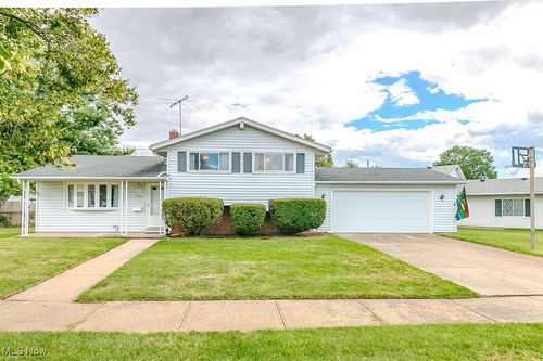 5751 Wengler Dr, Brook Park, OH, 44142-2128 | Card Image