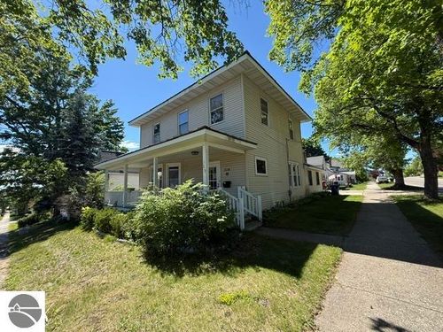 319 E Nelson St, Cadillac, MI, 49601-1946 | Card Image