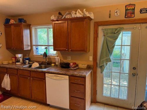 37 Maple Valley St, Sandusky, MI, 48471-1216 | Card Image