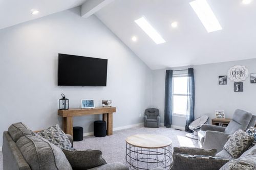 34590 Stellwagen St, Wayne, MI, 48184-2352 | Card Image