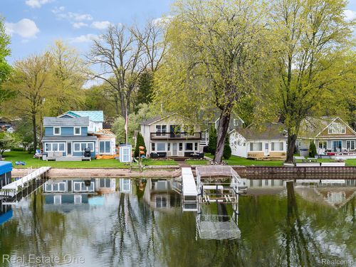 4825 Downing Dr, Pinckney, MI, 48169 | Card Image