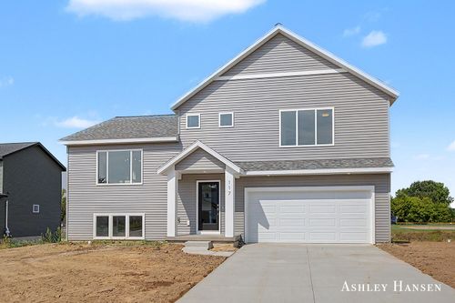 117 Chase Ct Nw, Kent City, MI, 49330-9225 | Card Image