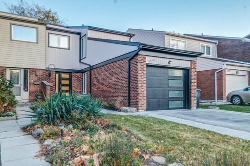 3501 Ash Row Cres, Mississauga, ON, L5L1K3 | Card Image