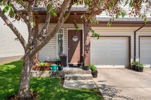 33 Everridge Gdns Sw, Calgary, AB, T2Y0G8 | Card Image