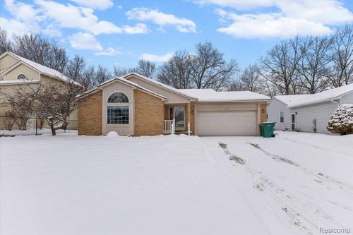 870 Alpine Dr, Brighton, MI, 48116-1748 | Card Image