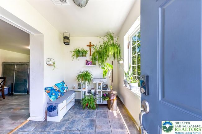 7112 Howell Ter, House other with 4 bedrooms, 2 bathrooms and null parking in Stroudsburg PA | Image 5