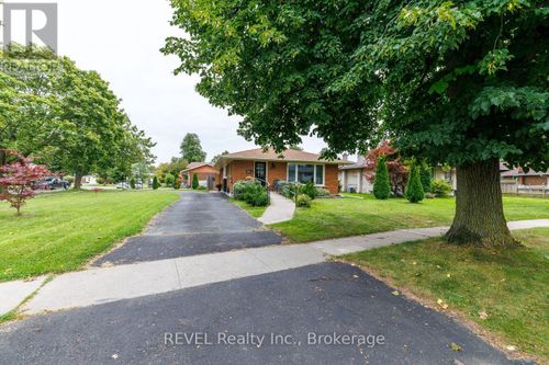 70 Champlain Avenue, Welland (N. Welland), ON, L3C2L7 | Card Image
