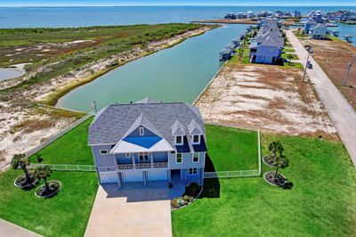 A private coastal paradise with so much space! Located on a 200' wide canal with current gorgeous views of West Galveston Bay & the Intracoastal Waterway. Excellent fishing & bird watching from your backyard. | Image 3