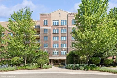 512 - 5155 Madison Street, Condo with 2 bedrooms, 1 bathrooms and 1 parking in Skokie IL | Image 2