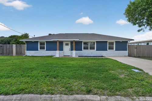 111 Fawn Run, Kerrville, TX, 78028-6800 | Card Image