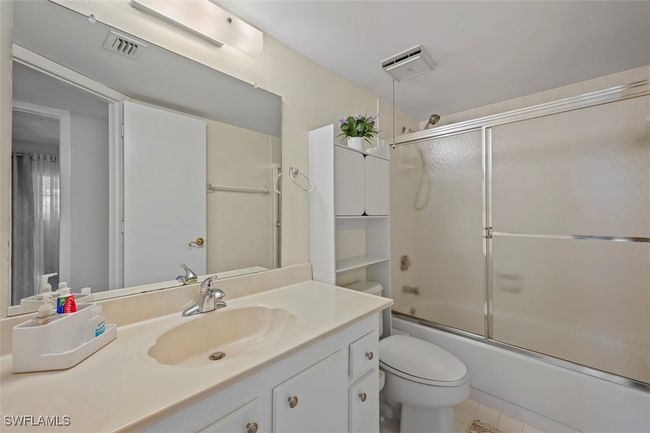 E210 - 1055 Forest Lakes Dr, Condo with 2 bedrooms, 2 bathrooms and null parking in NAPLES FL | Image 19