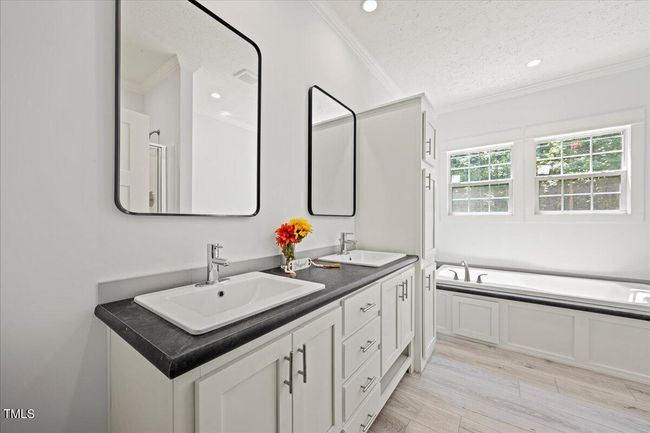 Primary bath | Image 11