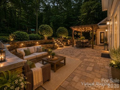 94 Oak Hollow Dr, Asheville, NC, 28805-8758 | Card Image