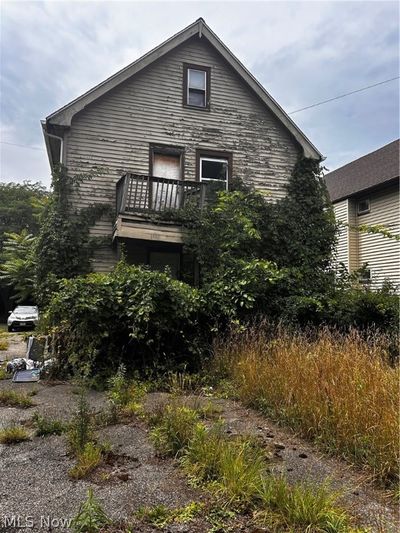 View of back facade with a balcony | Image 3