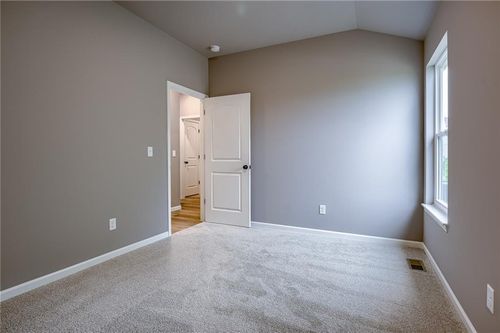 12508 S Parkwood Ln, Lee's Summit, MO, 64086-6721 | Card Image