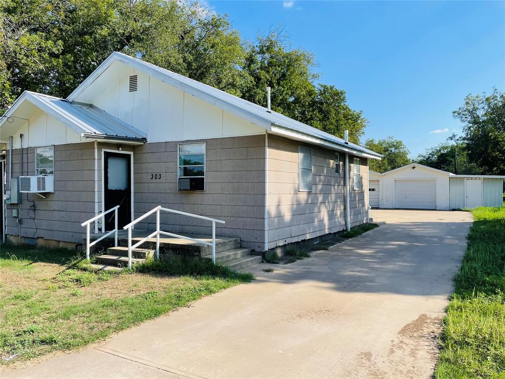 Olive St, Eastland, TX 76448
